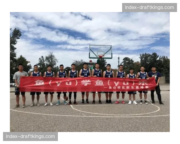 特写：中场休息时，球场大屏幕首次插播互动式加密数字货币广告