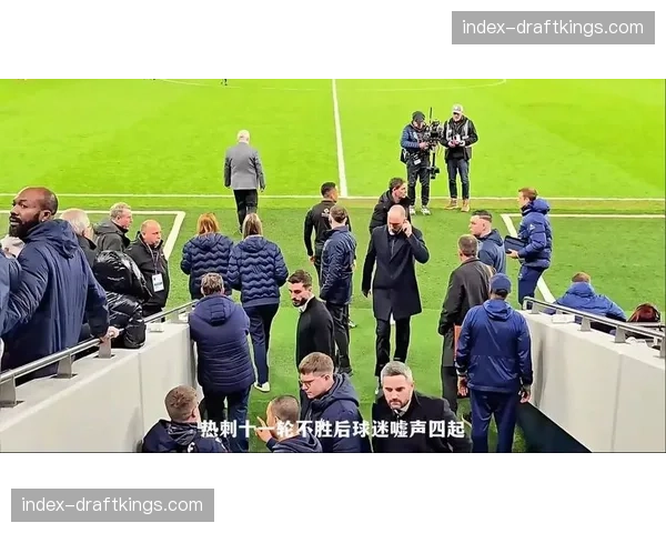 马德里举办“传中精度挑战”欧冠主题球迷活动，近千人参与