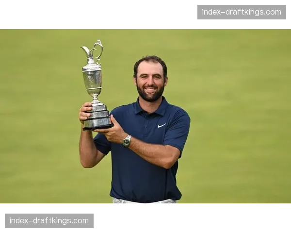 高尔夫PGA锦标赛第二轮：舍夫勒、麦克罗伊并列领先，伍兹晋级